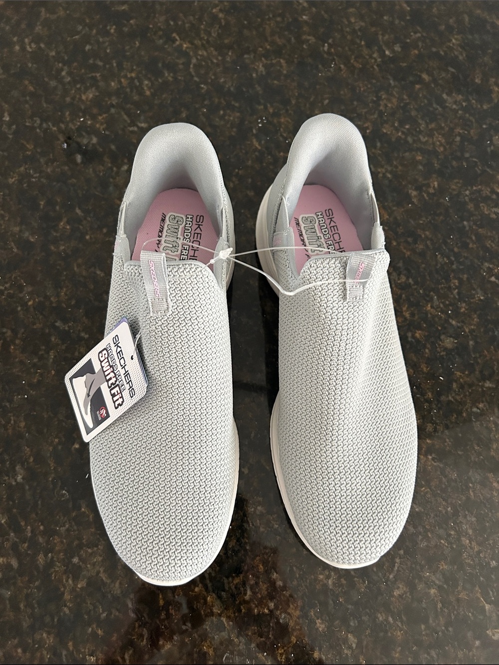 NEW!!!!   Skechers Swift Fit Handsfree Memory Knit Walkers women’s